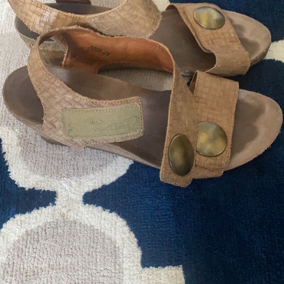 Taos Brown Wedges - Picture 5 of 9